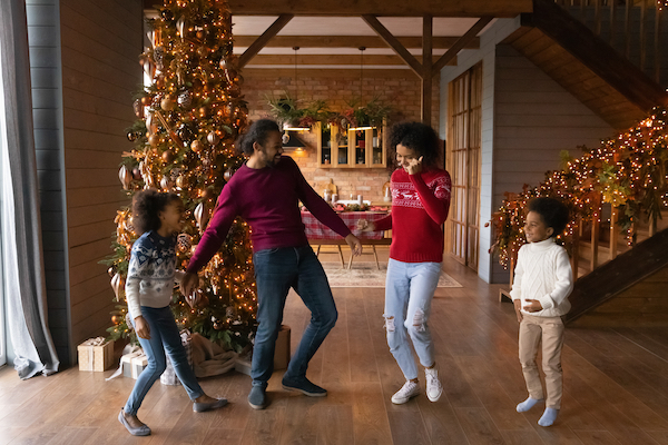 Happy,African,American,Family,With,Two,Adorable,Kids,Celebrating,Christmas,