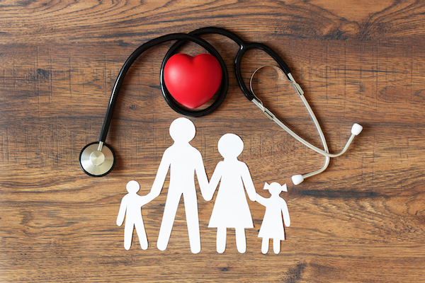 White,Paper,Cut,Of,Family,,Stethoscope,And,Heart,On,Wooden